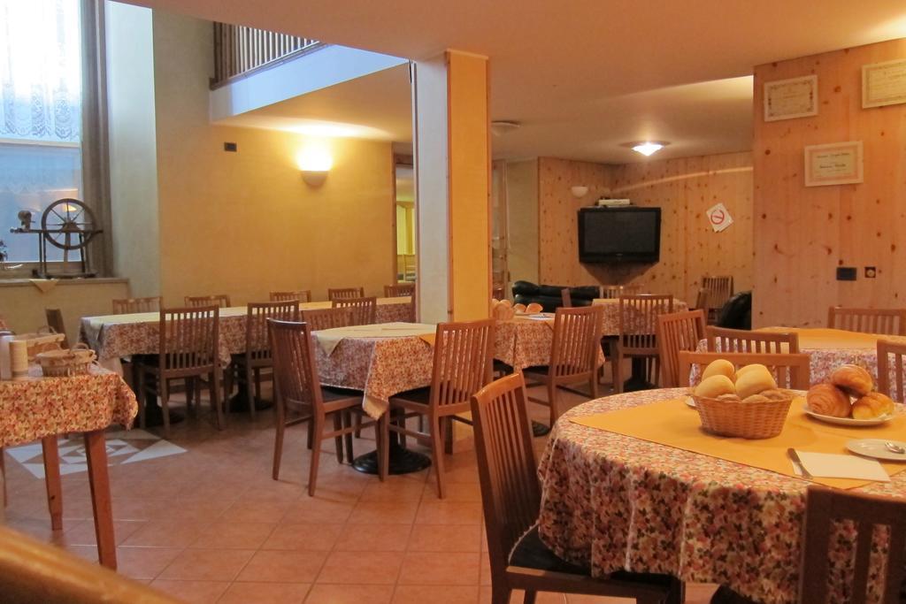 Chalet Del Sole Per Gruppi ลีวินโญ ภายนอก รูปภาพ